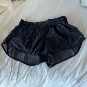 Lululemon hotty hot shorts 2.5 inches